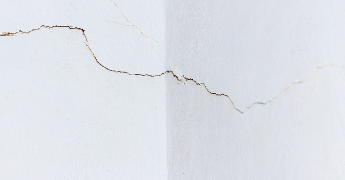 COMMERCIAL DRYWALL WITH CRACKS